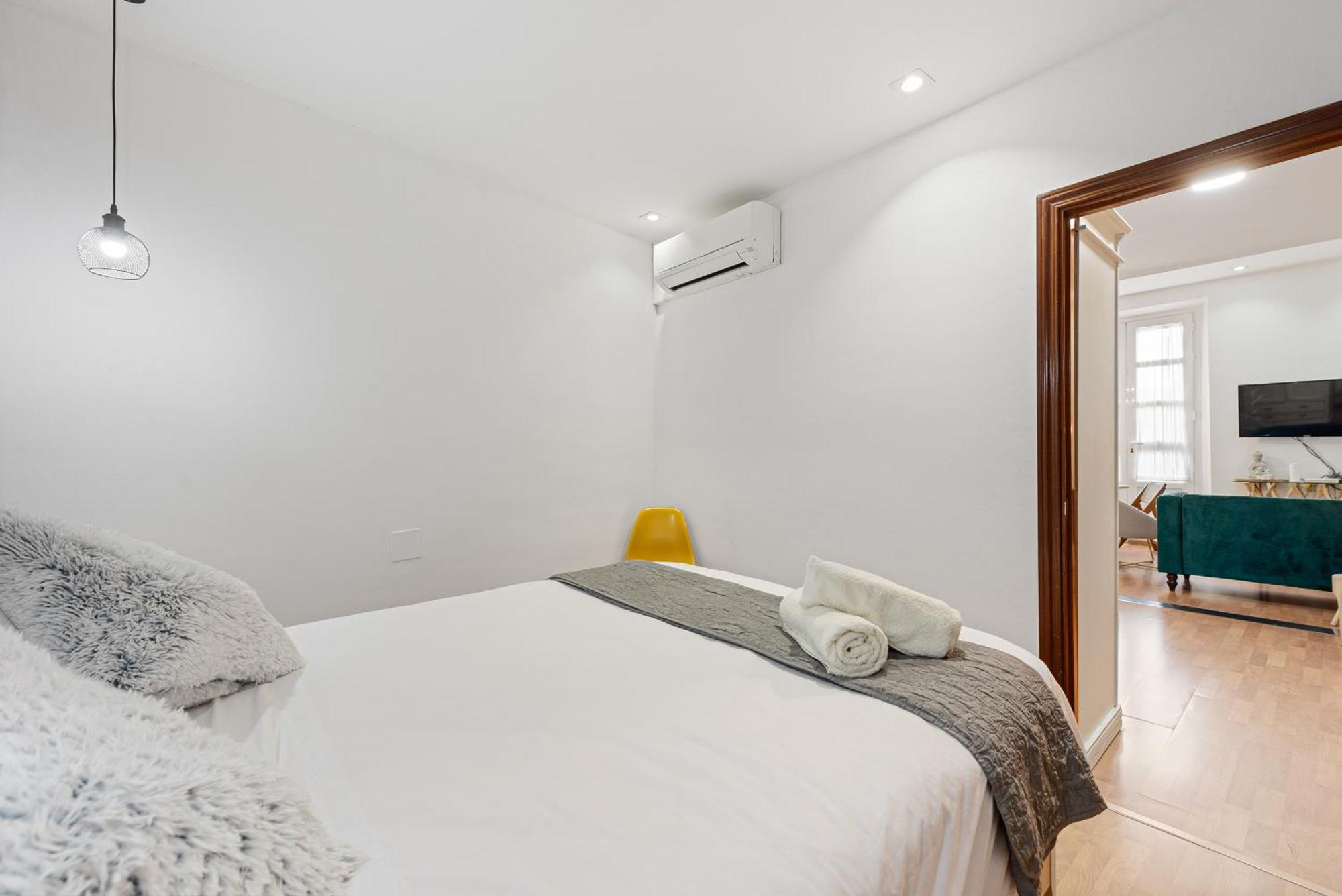 Urbanchicmalaga 2Bedroom Oasis In Historic Malaga Centre Exterior photo